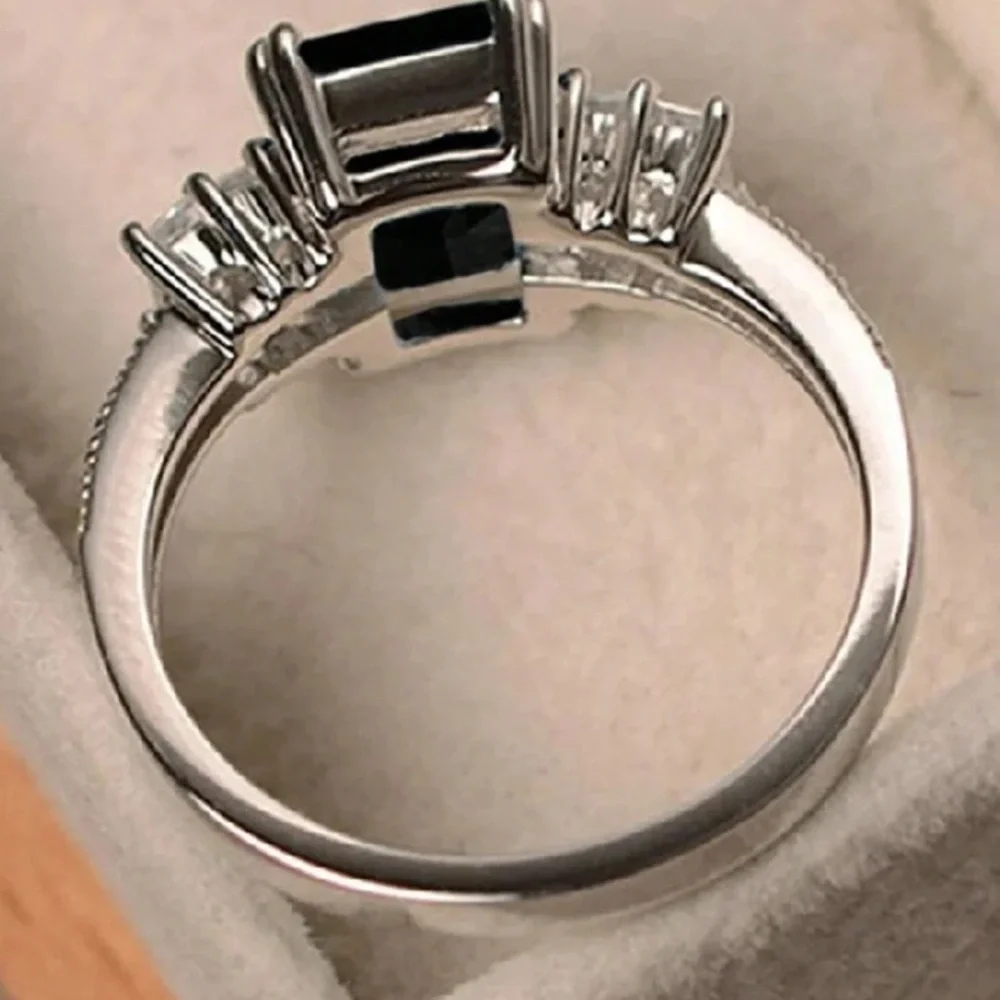 Elegant Black and Silver Ring 7